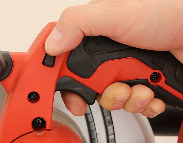 Start the engine with the index finger and thumb