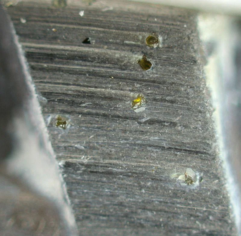 Close-up of the magnified surface of the diamond segment showing worn metal around the diamond